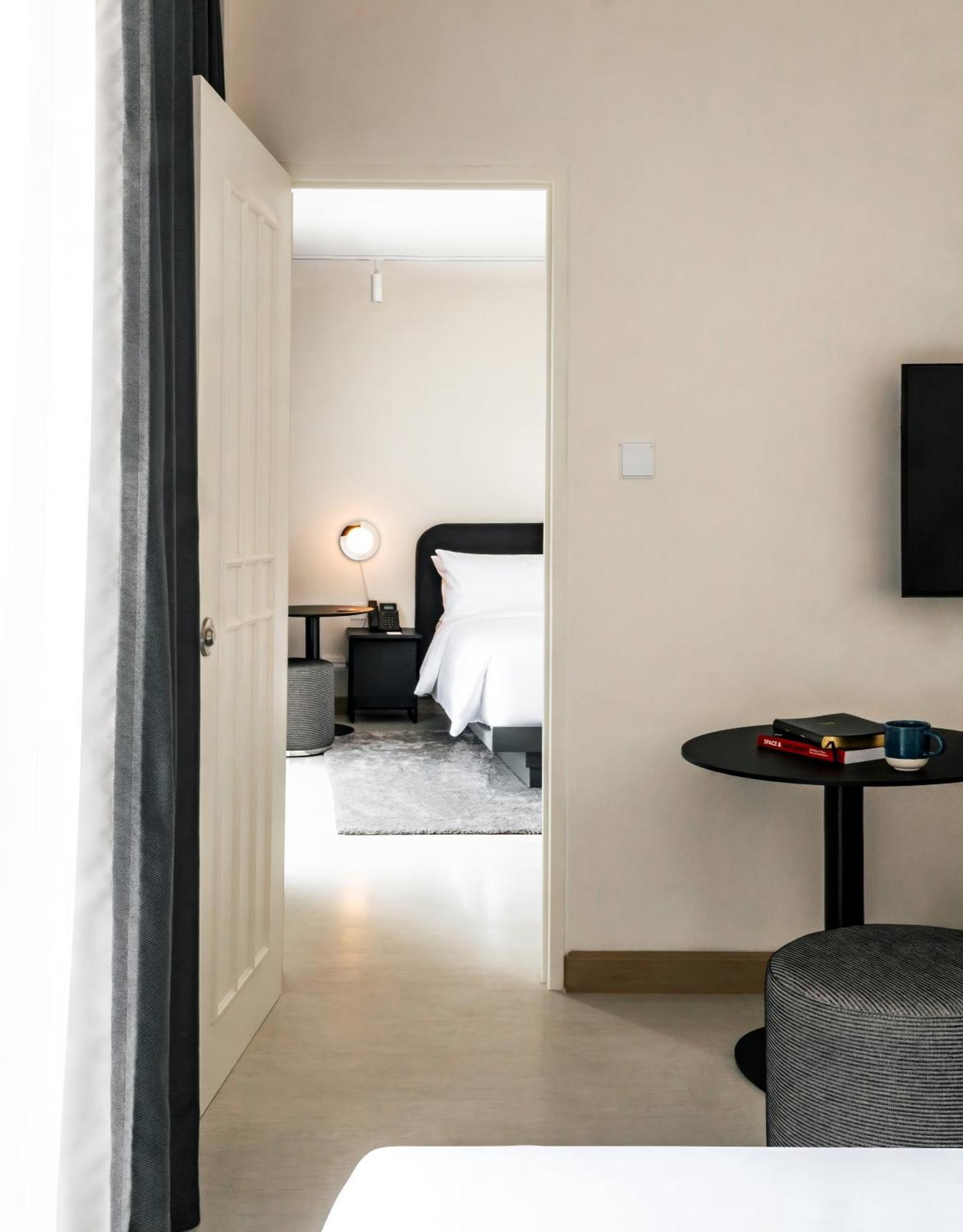 Отель The Standardx, Bangkok Phra Arthit Экстерьер фото