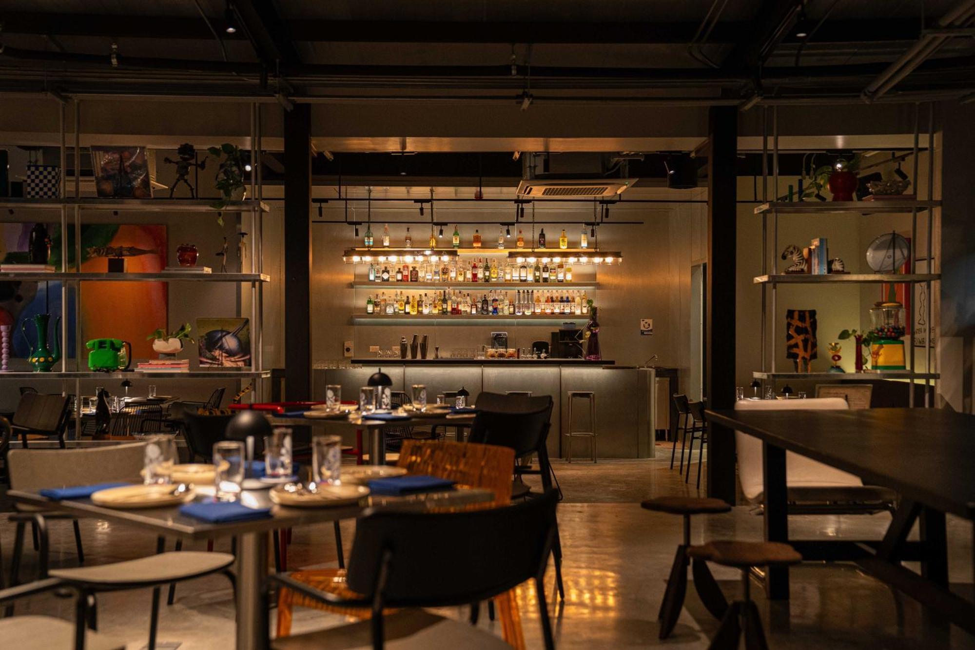 Отель The Standardx, Bangkok Phra Arthit Экстерьер фото