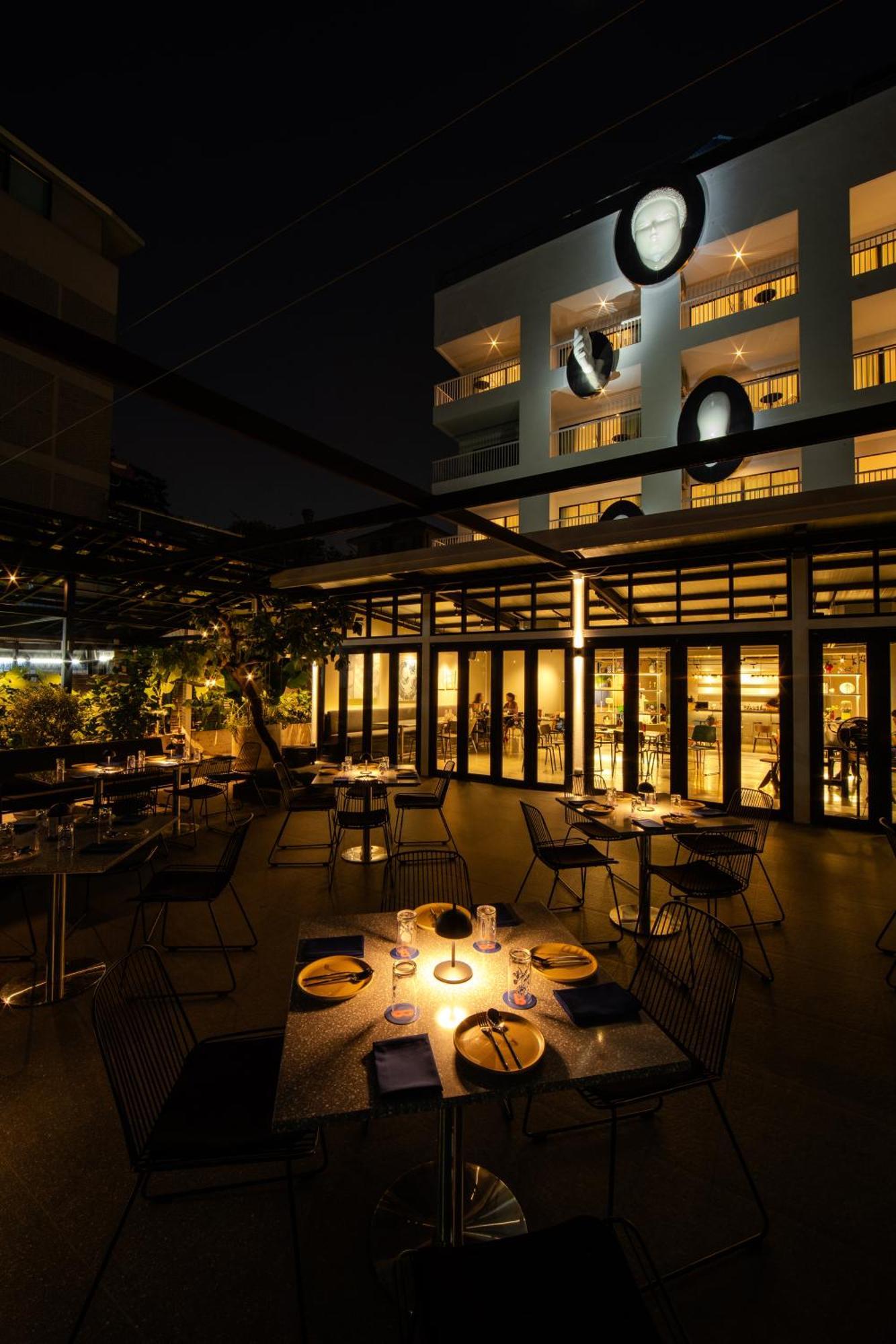 Отель The Standardx, Bangkok Phra Arthit Экстерьер фото